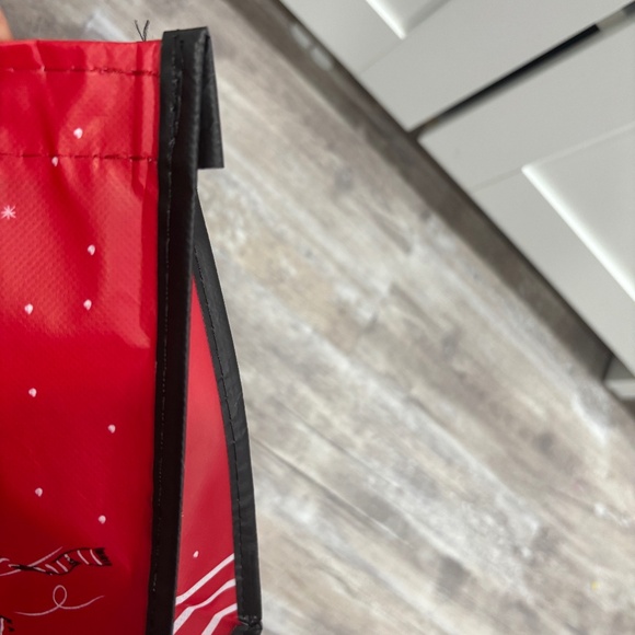 Vera Bradley - Winter Polar Bear Pattern Light Weight Reusable Tote - Picture 10 of 10